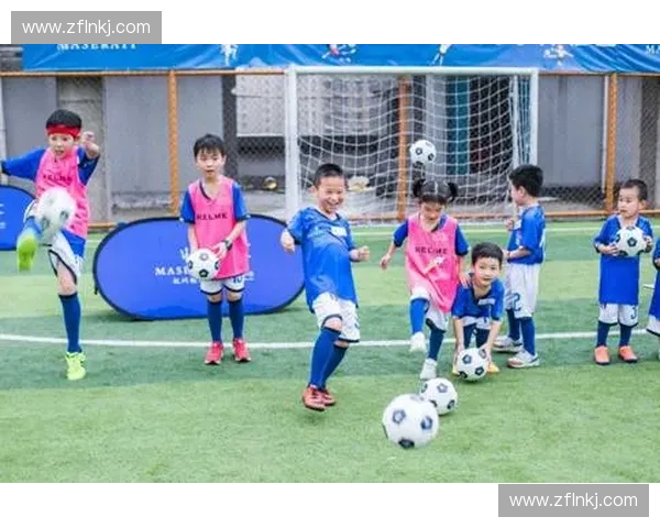 激情碰撞的沙滩足球盛宴探索技巧与团队协作魅力 激情碰撞的沙滩足球盛宴探索技巧与团队协作魅力